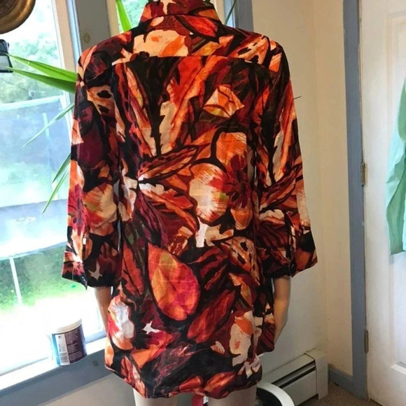 Chico’s 100% Linen Buttons down Shirt/Blouse Women Size 1 - Picture 2 of 4